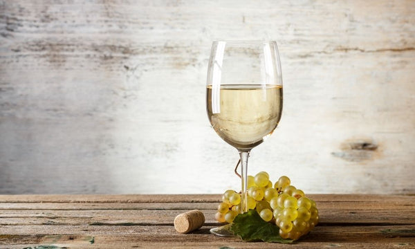 Everything You Need To Know About White Wines and Champagnes