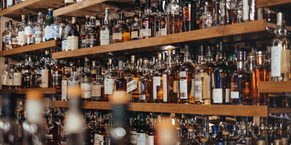 Top 10 Craft Spirits to Try This Year - Discover the Best Artisanal Liquors
